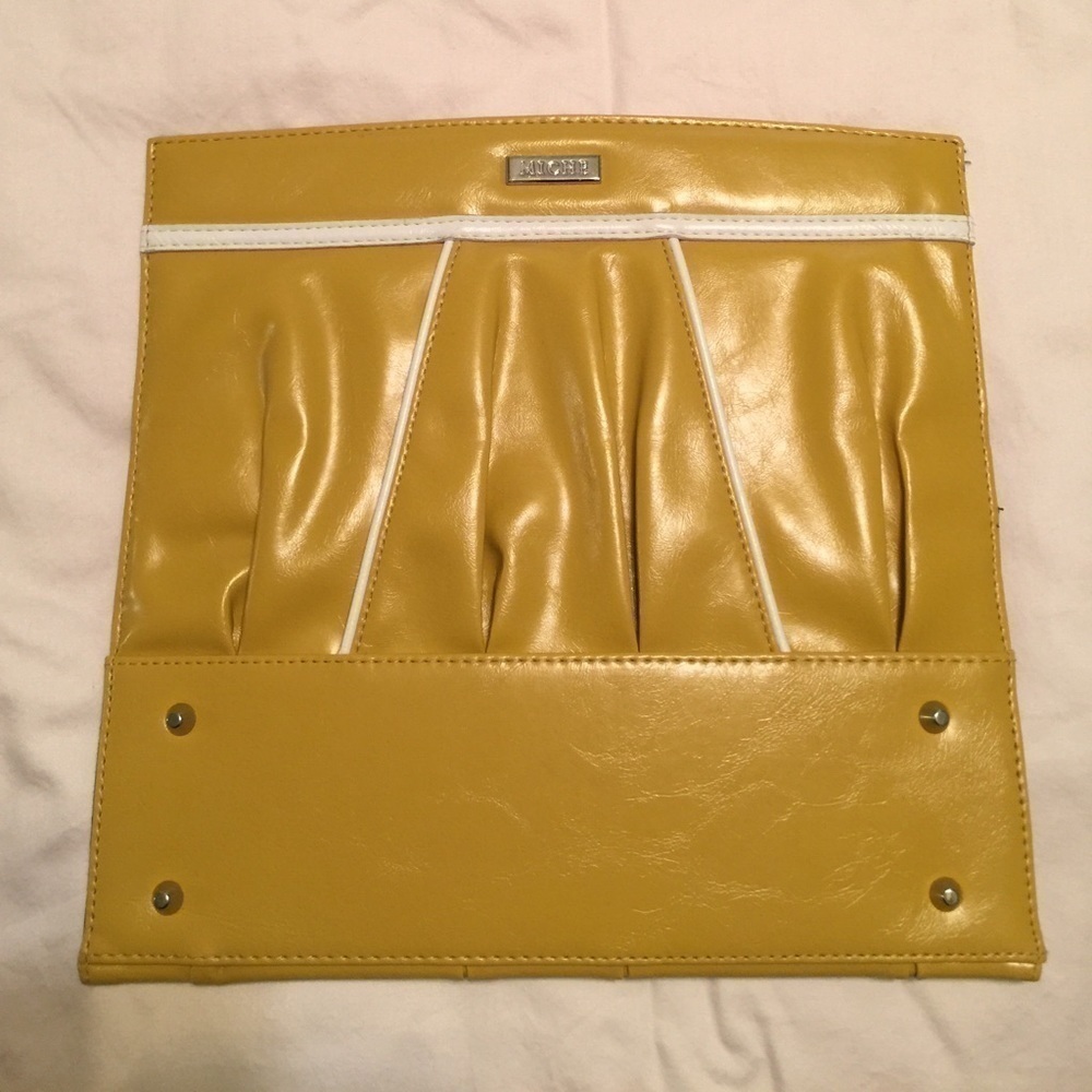 𝅺NWOT-  Miche "Daisy" Yellow Classic Purse Magnetic Shell